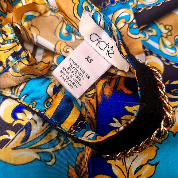 💄RARE💄Cache Silky Keyhole Top feat. Gold Chain Collar Lining - Picture 4 of 4